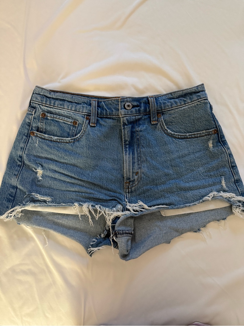 Abercrombie & Fitch - The Mom Short High Rise
